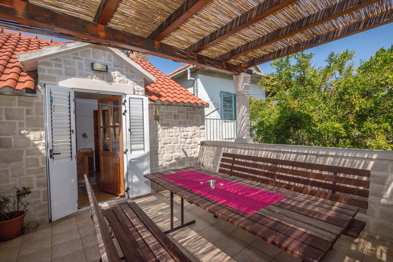 House Sanda Каштела Экстерьер фото