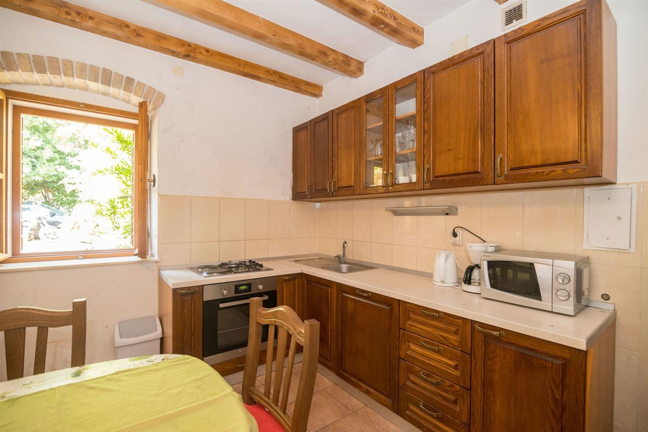 House Sanda Каштела Экстерьер фото